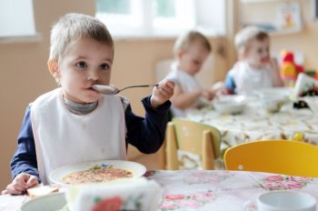 В России решили взять под контроль продукты для детского питания 