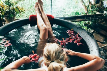 Расслабляющие и успокаивающие лечебные ванны. Как правильно принимать ванны?